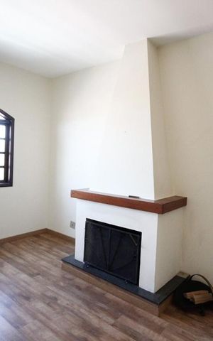 Casa à venda com 156m², 4 quartos e 2 vagas Casa à venda com 156m², 4 quartos e 2 vagasSala