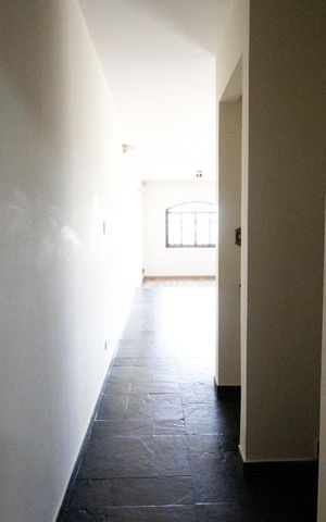 Casa à venda com 156m², 4 quartos e 2 vagas Casa à venda com 156m², 4 quartos e 2 vagasCorredor