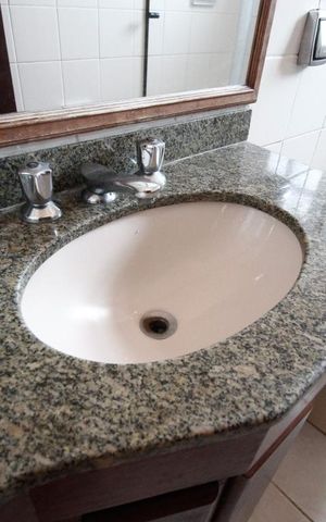 Casa à venda com 156m², 4 quartos e 2 vagas Casa à venda com 156m², 4 quartos e 2 vagasBanheiro