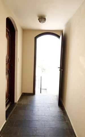 Casa à venda com 156m², 4 quartos e 2 vagas Casa à venda com 156m², 4 quartos e 2 vagasCorredor