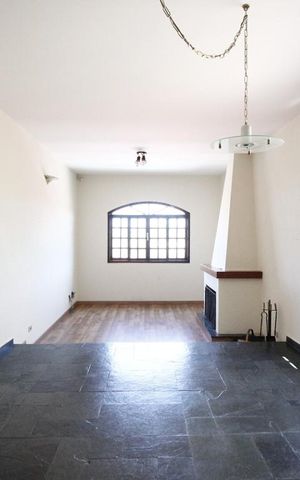 Casa à venda com 156m², 4 quartos e 2 vagas Casa à venda com 156m², 4 quartos e 2 vagasSala