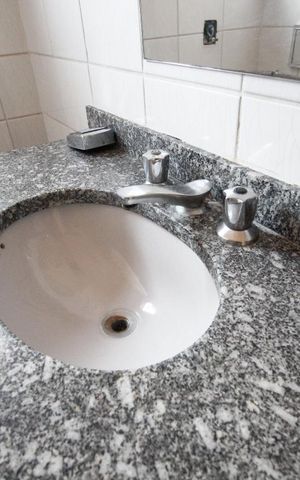 Casa à venda com 156m², 4 quartos e 2 vagas Casa à venda com 156m², 4 quartos e 2 vagasBanheiro