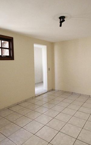 Casa à venda com 156m², 4 quartos e 2 vagas Casa à venda com 156m², 4 quartos e 2 vagasSala