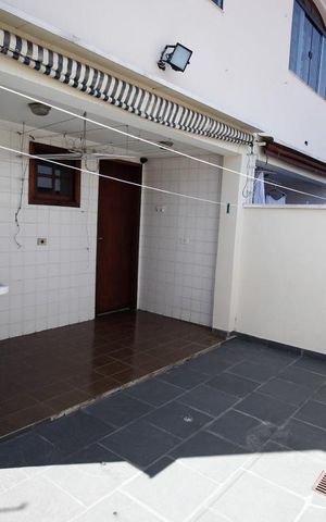 Casa à venda com 156m², 4 quartos e 2 vagas Casa à venda com 156m², 4 quartos e 2 vagasQuintal