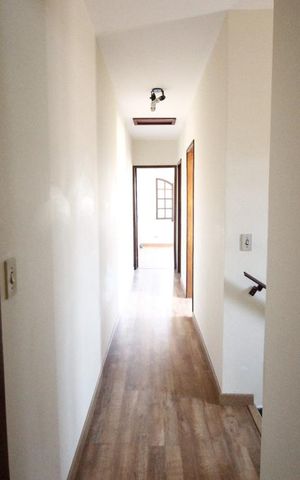 Casa à venda com 156m², 4 quartos e 2 vagas Casa à venda com 156m², 4 quartos e 2 vagasCorredor