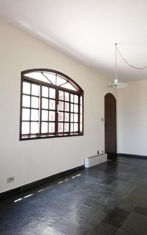 Casa à venda com 156m², 4 quartos e 2 vagas Casa à venda com 156m², 4 quartos e 2 vagasSala