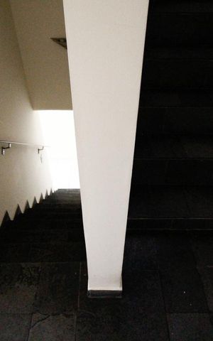 Casa à venda com 156m², 4 quartos e 2 vagas Casa à venda com 156m², 4 quartos e 2 vagasEscada
