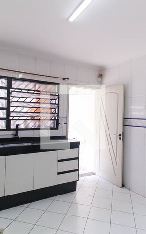 Casa à venda com 180m², 3 quartos e 4 vagas Casa à venda com 180m², 3 quartos e 4 vagasCozinha