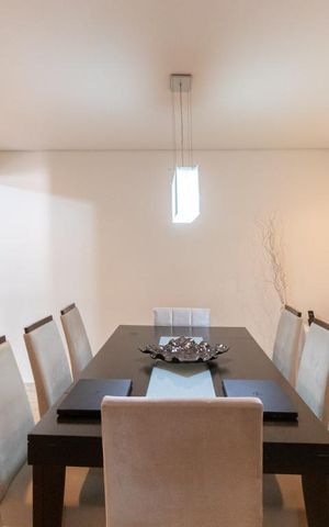 Casa à venda com 250m², 3 quartos e 6 vagas Casa à venda com 250m², 3 quartos e 6 vagasSala