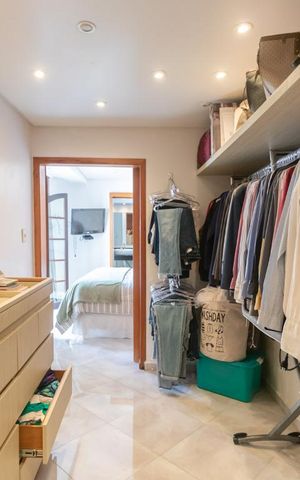 Casa à venda com 250m², 3 quartos e 6 vagas Casa à venda com 250m², 3 quartos e 6 vagasCloset da Suíte