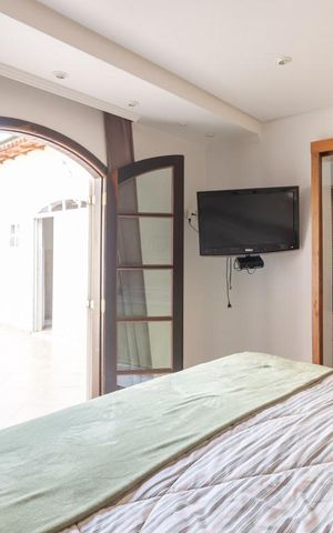 Casa à venda com 250m², 3 quartos e 6 vagas Casa à venda com 250m², 3 quartos e 6 vagasSuíte