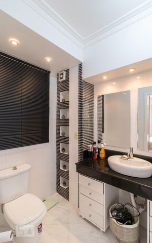 Casa à venda com 250m², 3 quartos e 6 vagas Casa à venda com 250m², 3 quartos e 6 vagasBanheiro da Suíte