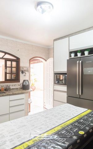 Casa à venda com 250m², 3 quartos e 6 vagas Casa à venda com 250m², 3 quartos e 6 vagasCozinha