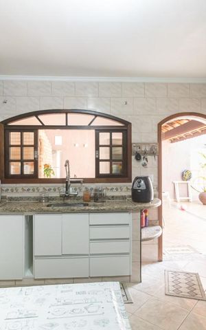 Casa à venda com 250m², 3 quartos e 6 vagas Casa à venda com 250m², 3 quartos e 6 vagasCozinha