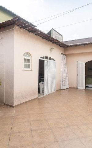 Casa à venda com 250m², 3 quartos e 6 vagas Casa à venda com 250m², 3 quartos e 6 vagasQuintal