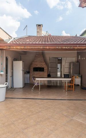 Casa à venda com 250m², 3 quartos e 6 vagas Casa à venda com 250m², 3 quartos e 6 vagasQuintal