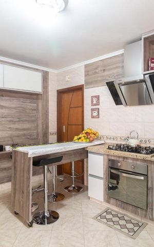 Casa à venda com 250m², 3 quartos e 6 vagas Casa à venda com 250m², 3 quartos e 6 vagasCozinha