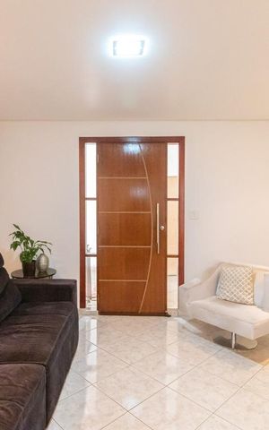 Casa à venda com 250m², 3 quartos e 6 vagas Casa à venda com 250m², 3 quartos e 6 vagasSala