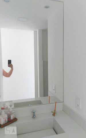 Apartamento à venda com 55m², 2 quartos e 1 vaga Apartamento à venda com 55m², 2 quartos e 1 vagaBanheiro