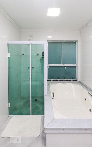 Casa à venda com 620m², 3 quartos e 5 vagas Casa à venda com 620m², 3 quartos e 5 vagasBanheiro de Suíte 03