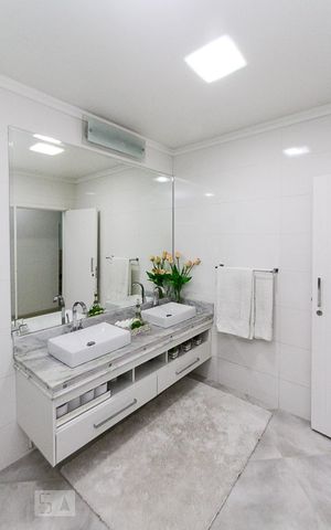 Casa à venda com 620m², 3 quartos e 5 vagas Casa à venda com 620m², 3 quartos e 5 vagasBanheiro de Suíte 03