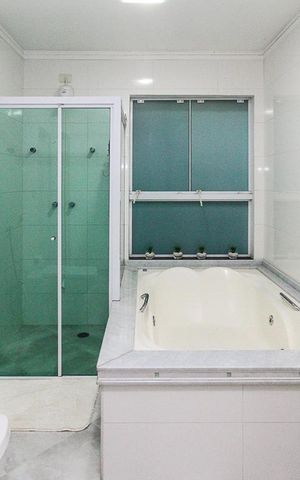 Casa à venda com 620m², 3 quartos e 5 vagas Casa à venda com 620m², 3 quartos e 5 vagasBanheiro de Suíte 03