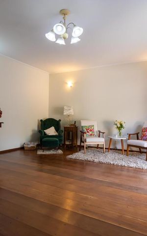 Casa à venda com 340m², 4 quartos e 4 vagas Casa à venda com 340m², 4 quartos e 4 vagasSala de Estar
