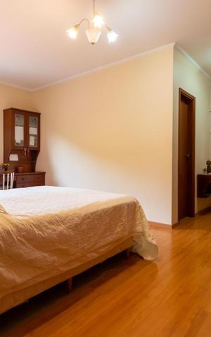 Casa à venda com 340m², 4 quartos e 4 vagas Casa à venda com 340m², 4 quartos e 4 vagasSuíte 01