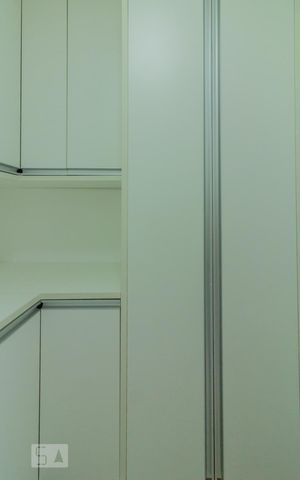 Apartamento à venda com 200m², 3 quartos e 3 vagas Apartamento à venda com 200m², 3 quartos e 3 vagasQuarto de Serviço