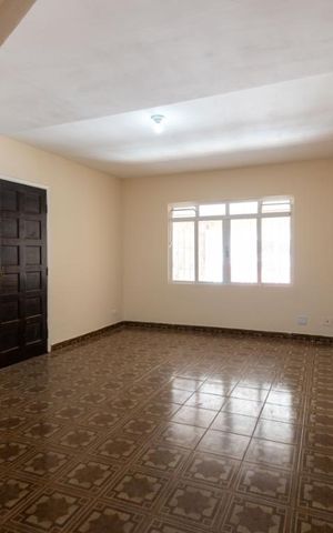 Casa à venda com 115m², 3 quartos e 2 vagasSala