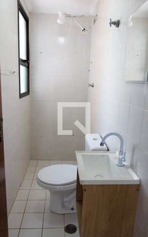 Apartamento à venda com 120m², 3 quartos e 3 vagas Apartamento à venda com 120m², 3 quartos e 3 vagasBanheiro de Serviço