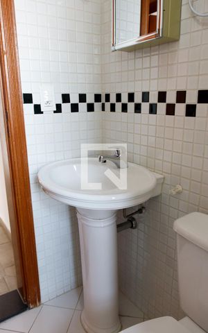 Apartamento à venda com 120m², 3 quartos e 3 vagas Apartamento à venda com 120m², 3 quartos e 3 vagasBanheiro Social