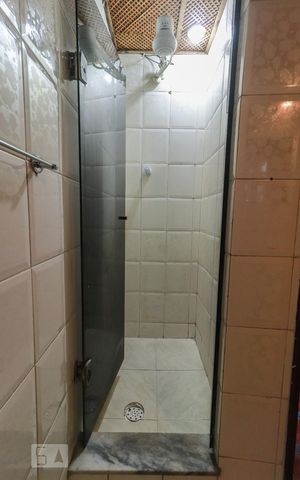 Apartamento à venda com 56m², 2 quartos e 1 vaga Apartamento à venda com 56m², 2 quartos e 1 vagaBanheiro