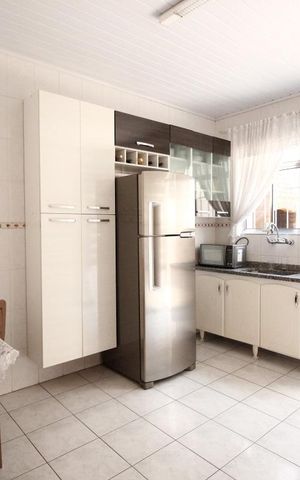 Casa à venda com 120m², 2 quartos e 2 vagas Casa à venda com 120m², 2 quartos e 2 vagasCozinha