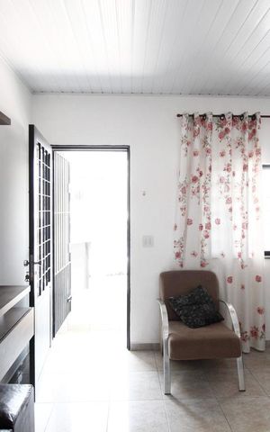 Casa à venda com 120m², 2 quartos e 2 vagas Casa à venda com 120m², 2 quartos e 2 vagasSala