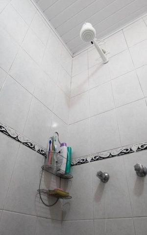 Casa à venda com 120m², 2 quartos e 2 vagas Casa à venda com 120m², 2 quartos e 2 vagasBanheiro