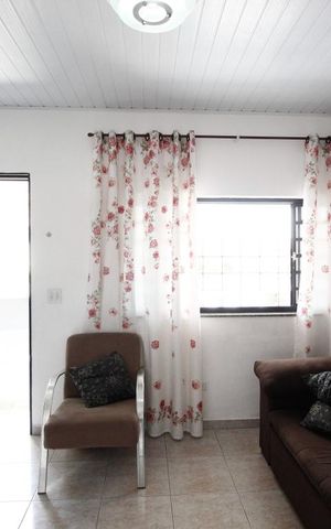Casa à venda com 120m², 2 quartos e 2 vagas Casa à venda com 120m², 2 quartos e 2 vagasSala