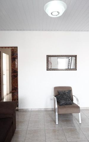 Casa à venda com 120m², 2 quartos e 2 vagas Casa à venda com 120m², 2 quartos e 2 vagasSala