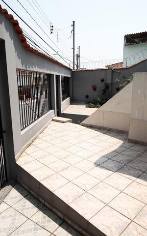 Casa à venda com 120m², 2 quartos e 2 vagas Casa à venda com 120m², 2 quartos e 2 vagasQuintal