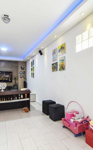 Casa à venda com 220m², 3 quartos e 2 vagas Casa à venda com 220m², 3 quartos e 2 vagasSala de Tv