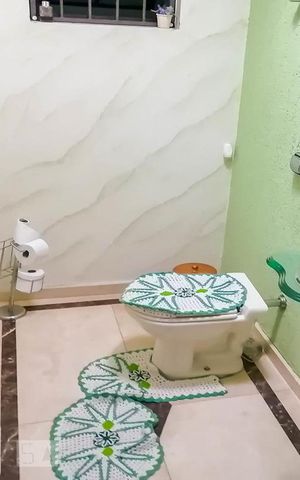 Casa à venda com 140m², 3 quartos e 2 vagas Casa à venda com 140m², 3 quartos e 2 vagasBanheiro