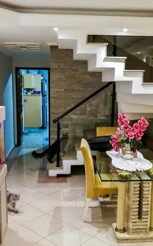 Casa à venda com 140m², 3 quartos e 2 vagas Casa à venda com 140m², 3 quartos e 2 vagasSala