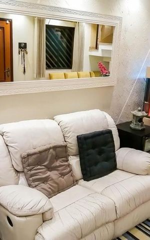 Casa à venda com 140m², 3 quartos e 2 vagas Casa à venda com 140m², 3 quartos e 2 vagasSala