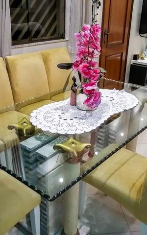 Casa à venda com 140m², 3 quartos e 2 vagas Casa à venda com 140m², 3 quartos e 2 vagasSala
