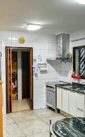 Casa à venda com 140m², 3 quartos e 2 vagas Casa à venda com 140m², 3 quartos e 2 vagasCozinha