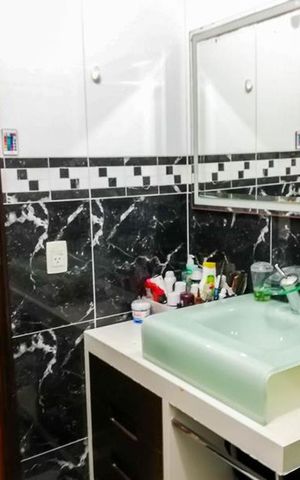 Casa à venda com 140m², 3 quartos e 2 vagas Casa à venda com 140m², 3 quartos e 2 vagasBanheiro