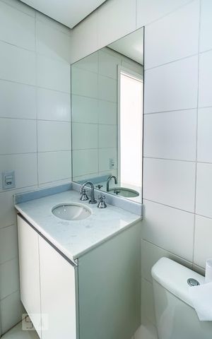 Apartamento à venda com 66m², 2 quartos e 2 vagasBanheiro da Suíte