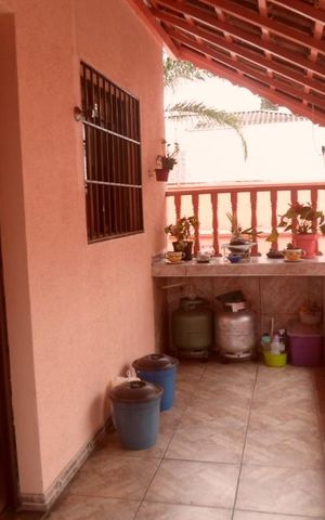 Casa à venda com 398m², 4 quartos e 8 vagas Casa à venda com 398m², 4 quartos e 8 vagasSacada