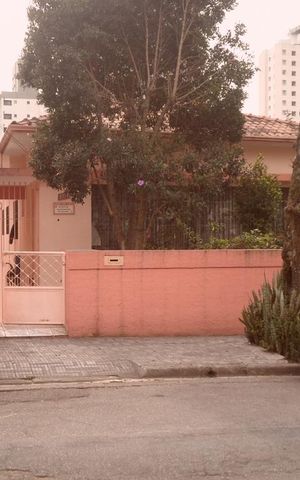 Casa à venda com 398m², 4 quartos e 8 vagas Casa à venda com 398m², 4 quartos e 8 vagasFachada