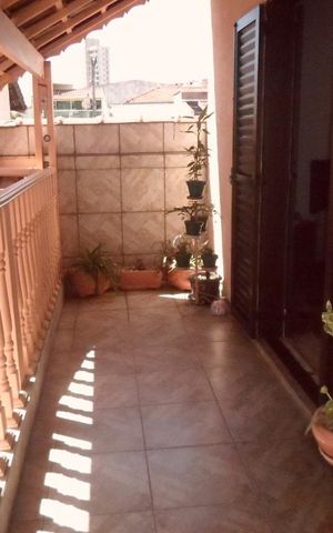 Casa à venda com 398m², 4 quartos e 8 vagas Casa à venda com 398m², 4 quartos e 8 vagasSacada